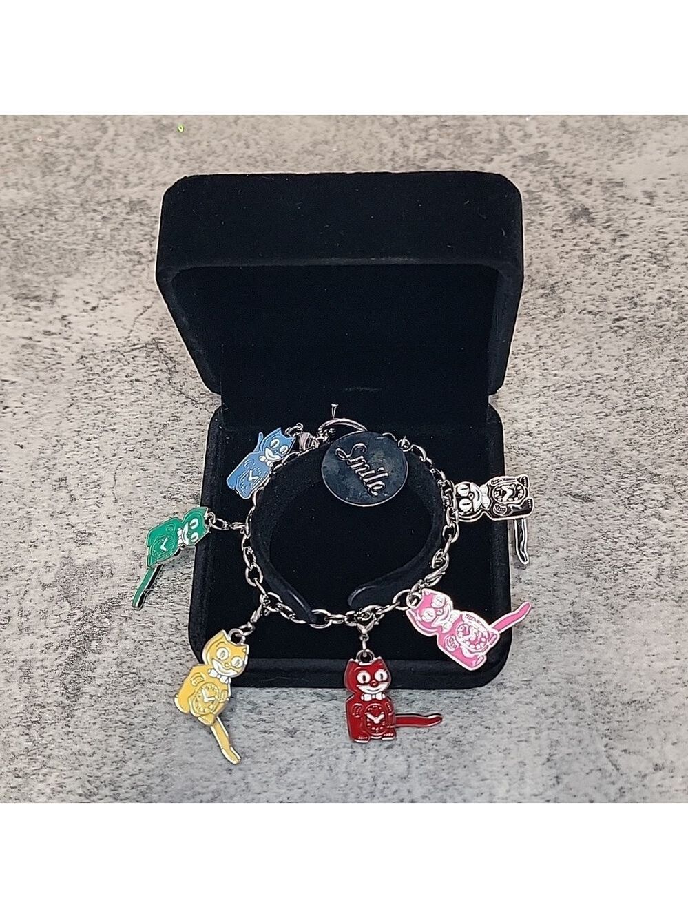 Kit-Cat Klock Charm bracelet clock - Picture 9 of 15